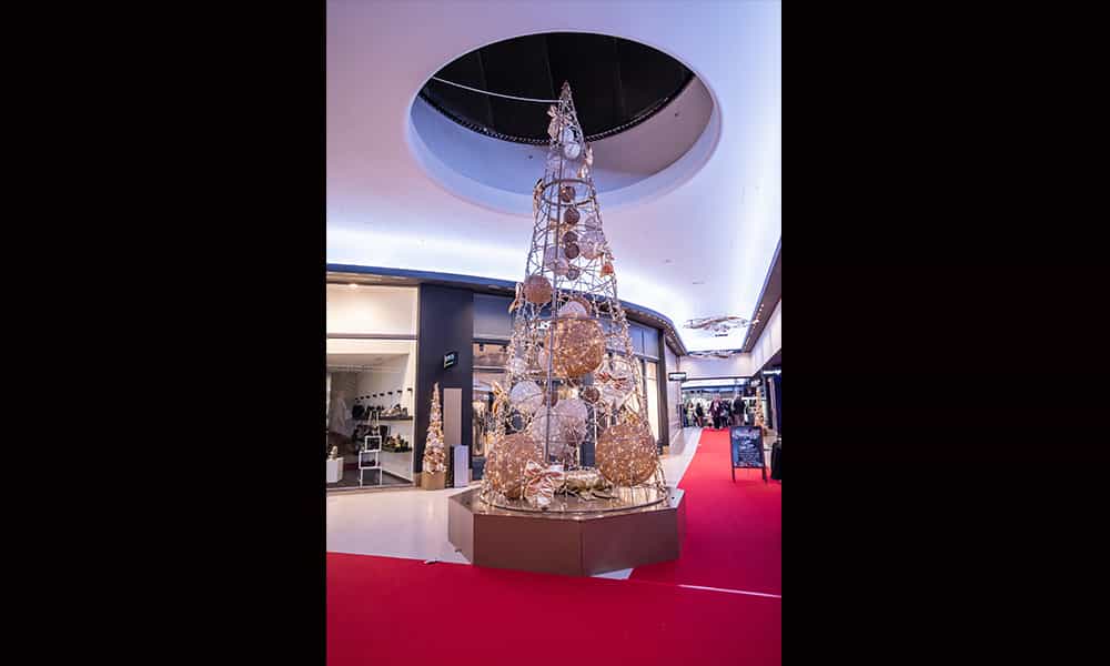 Galerie commercante illumination cone sapin atrium Toison dOr