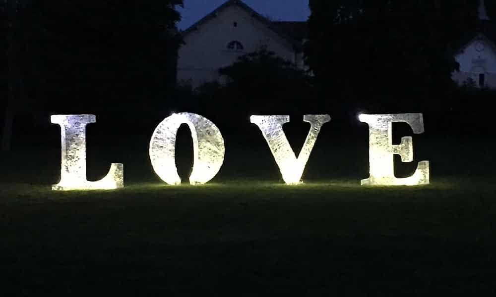 Lettres Love décoration événement nuit