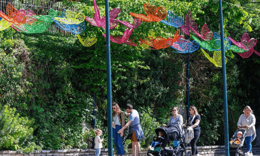 Plafond papillons 3D en fibre minérale espaces publics