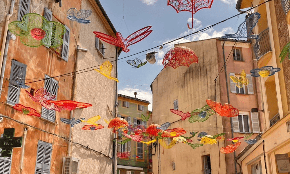 Suspensions décorations colorées en fibre minérale