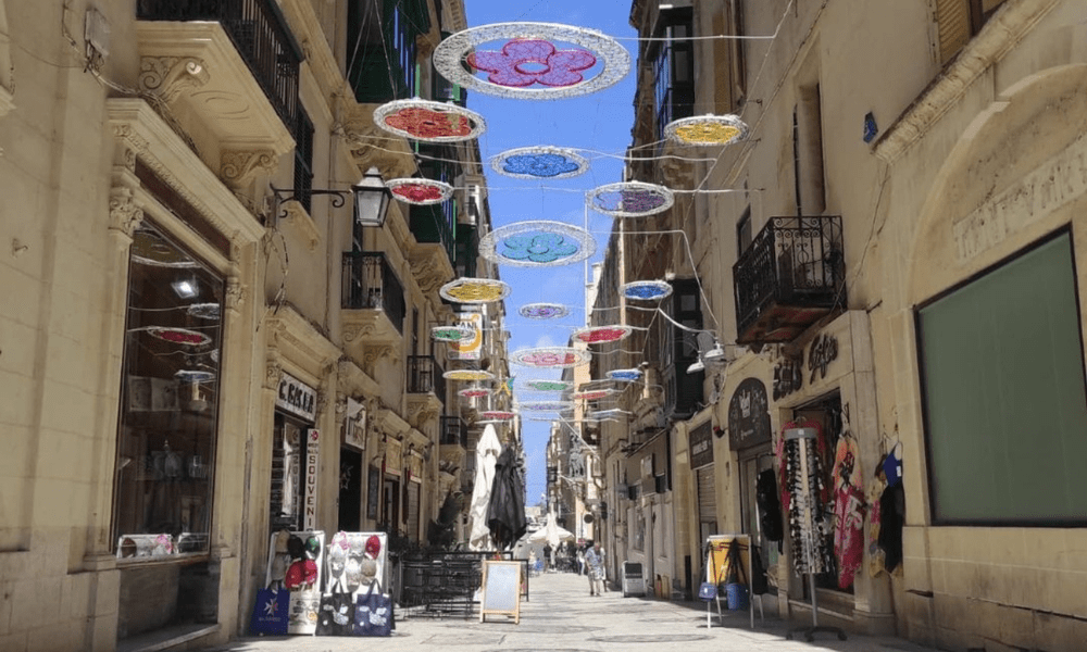 Suspensions plafond décorations villes et communes
