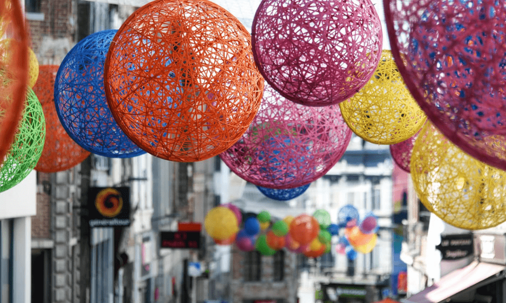 Sphères 3D colorées en fibre minéral espaces publics