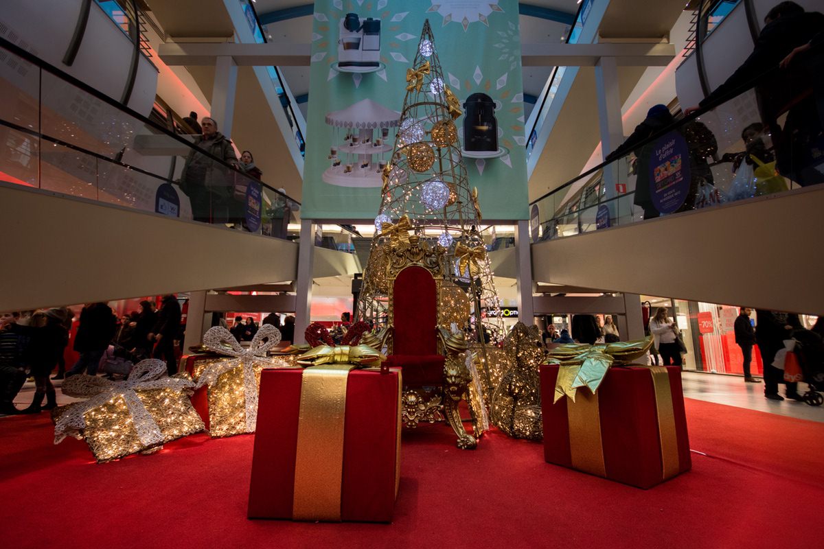Pact-Solutions-Illuminations-decorations-Centres-commerciaux-Galeries-location-decoration-de-noel-centres-commerciaux