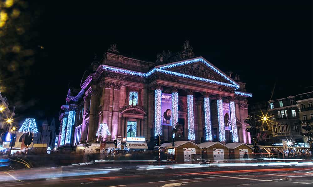 Illuminations batiment projecteurs et guirlandes Bourse de Bruxelles