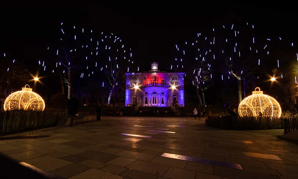 Structure 3D décorations lumineuses boule de Noel Ixelles